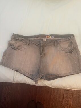 MUDD  size 17, Women's Light Gray Denim Jean Shorts